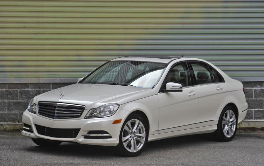  Mercedes-Benz C300 4Matic 2012 года  (фото 7 из 9)